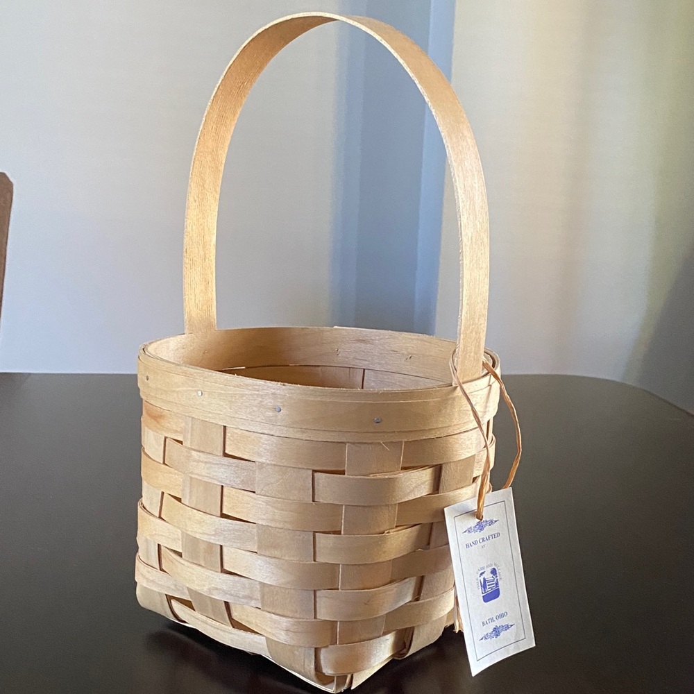 Handwoven Basket with Handle - Hale Farm and Village